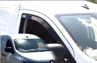 ΑΝΕΜΟΘΡΑΥΣΤΕΣ ΓΙΑ RENAULT EXPRESS VAN 2D 2021+ ΖΕΥΓΑΡΙ ΑΥΤΟΚΙΝΗΤΟΥ ΑΠΟ ΕΥΚΑΜΠΤΟ ΦΙΜΕ ΠΛΑΣΤΙΚΟ HEKO - 2 ΤΕΜ.