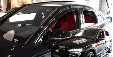 ΑΝΕΜΟΘΡΑΥΣΤΕΣ ΓΙΑ AUDI Q5 SPORTBACK 5D 2020+ -ΣΕΤ ΑΥΤΟΚΙΝΗΤΟΥ ΑΠΟ ΕΥΚΑΜΠΤΟ ΦΙΜΕ ΠΛΑΣΤΙΚΟ HEKO - 4 ΤΕΜ.